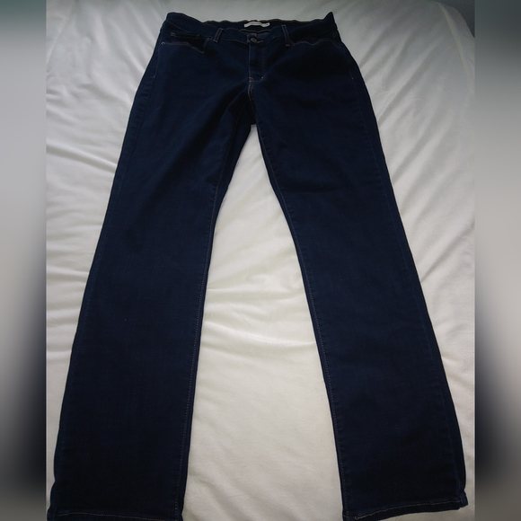 NWOT Women’s Levi’s Dark Wash Classic Straight-Leg Jeans – Sizes 14 & 16W - Picture 7 of 16